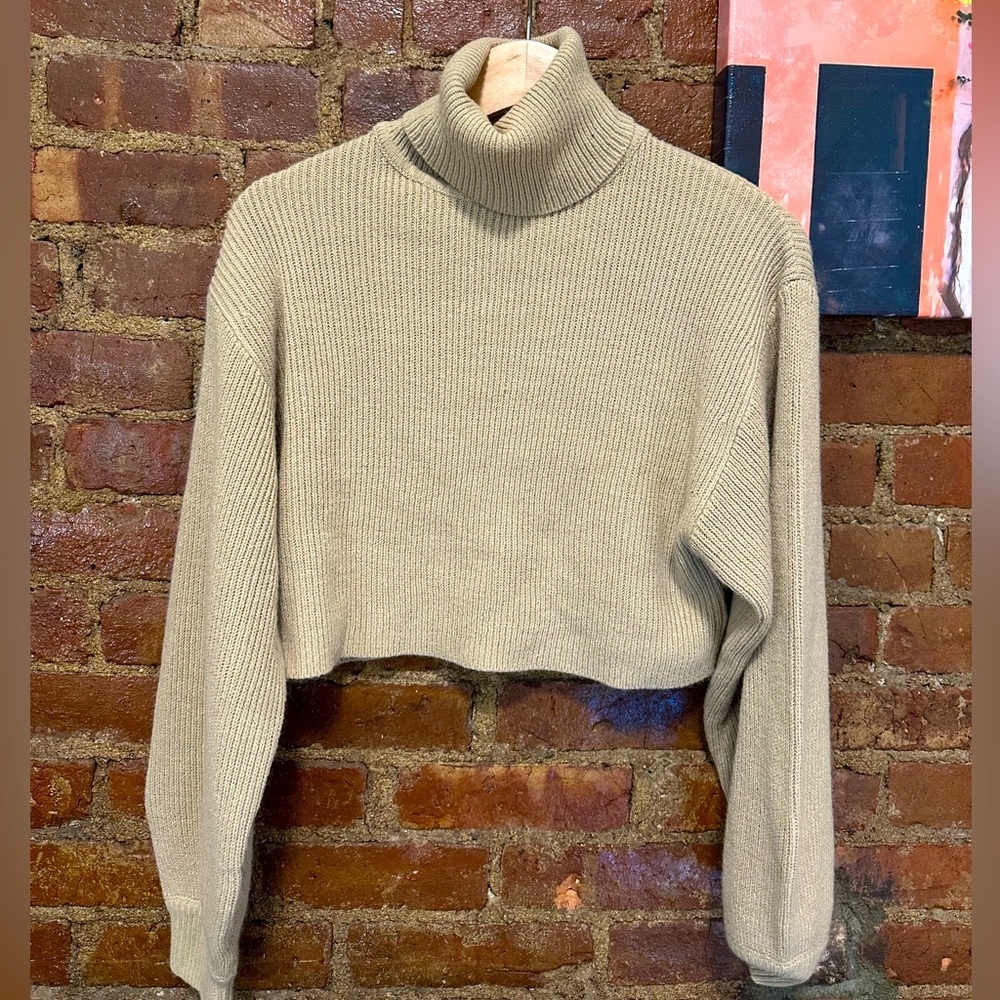 H&M Cropped turtleneck tan sweater